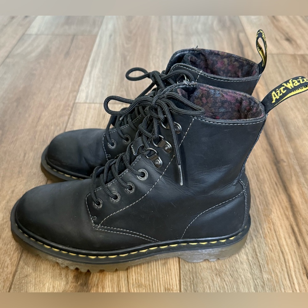 Dr. Doc Martens Luana Combat Boots Womens Size 8 Black Leather Walking Shoes EUC